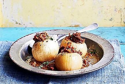 Slow-cooked onions with nut stuffing