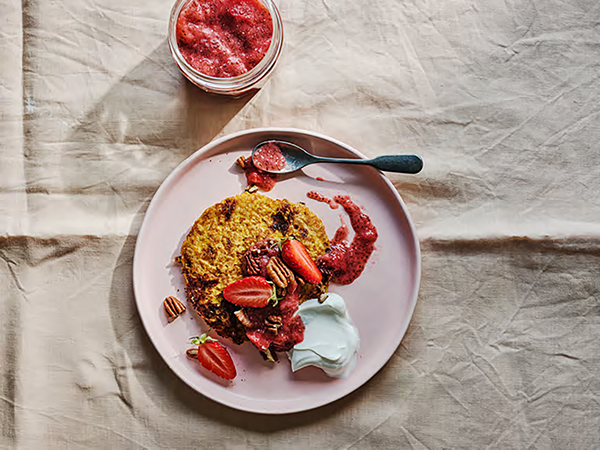 Cottage cheese pancakes with fresh strawberry jam